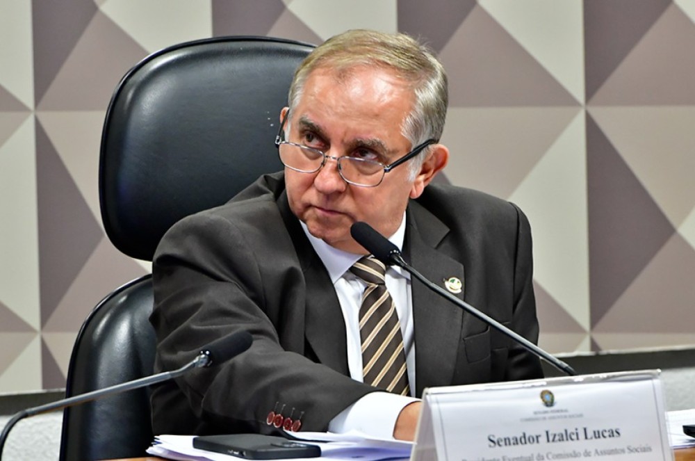 Abatimento de saldo devedor do Fies para todos servidores aguarda votação na CE