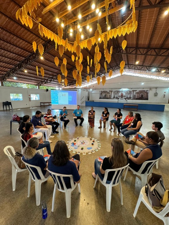 Comarca de Chapada dos Guimarães realiza Círculos de Paz com familiares e cuidadores de autistas