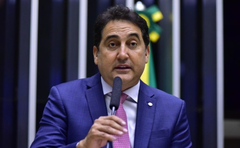 Projeto proíbe discriminação na contratação de empregado por ser parente de político