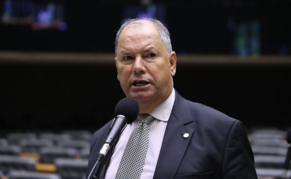 Projeto regulamenta tributação de operações com combustíveis