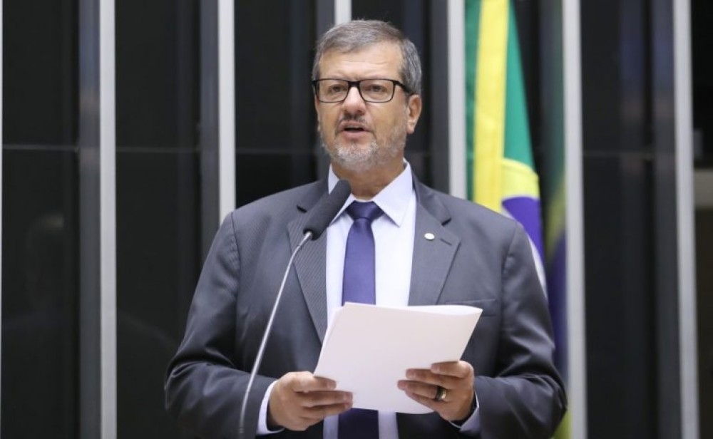 Projeto fixa jornada de trabalho na indústria de abate e processamento de carnes em 40 horas semanais