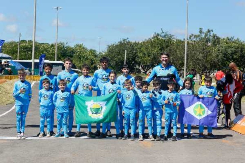 Pilotos luverdenses conquistam nove medalhas e troféus de campeões na Copa Brasil de BMX