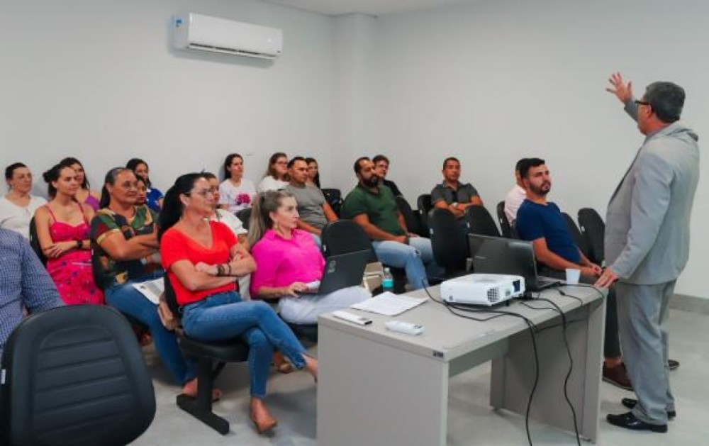Servidores estudam detalhes da reforma tributária