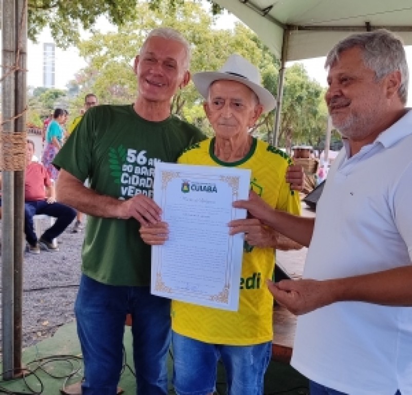Nadaf entrega Moções de Aplausos a moradores do Cidade Verde em alusão aos 56 anos do bairro