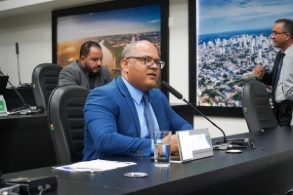 Indicações de tapa-buracos e asfalto são protocoladas pelo vereador Eduardo Magalhães