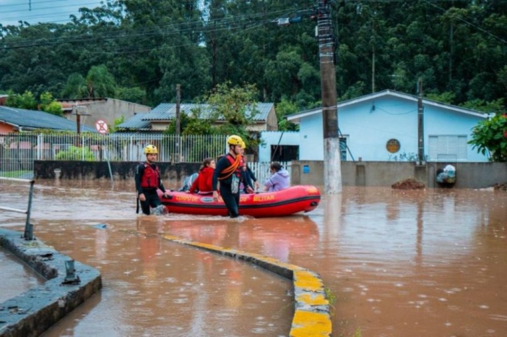 Lira convoca instalação de comissão para analisar PEC que reserva emendas para o combate a desastres naturais