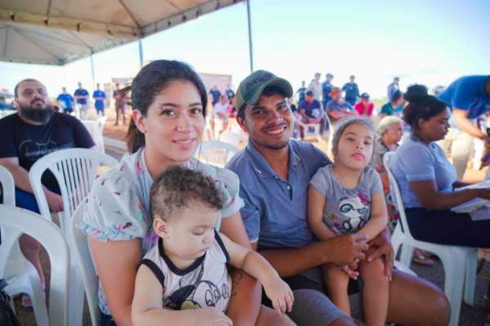 Sonho da casa própria: Mais de 100 famílias luverdenses recebem terreno e dão pontapé inicial para construção do 