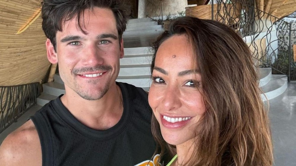 Nicolas Prattes celebra 27 anos com Sabrina Sato e amigos no Copacabana Palace: ‘Feliz’