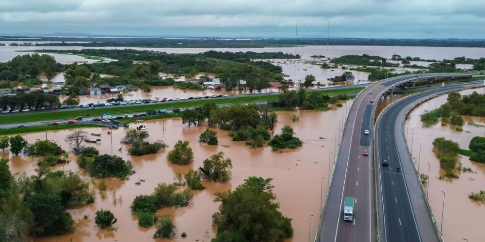 Defesa civil pede para pessoas não subirem drones no Rio Grande do Sul