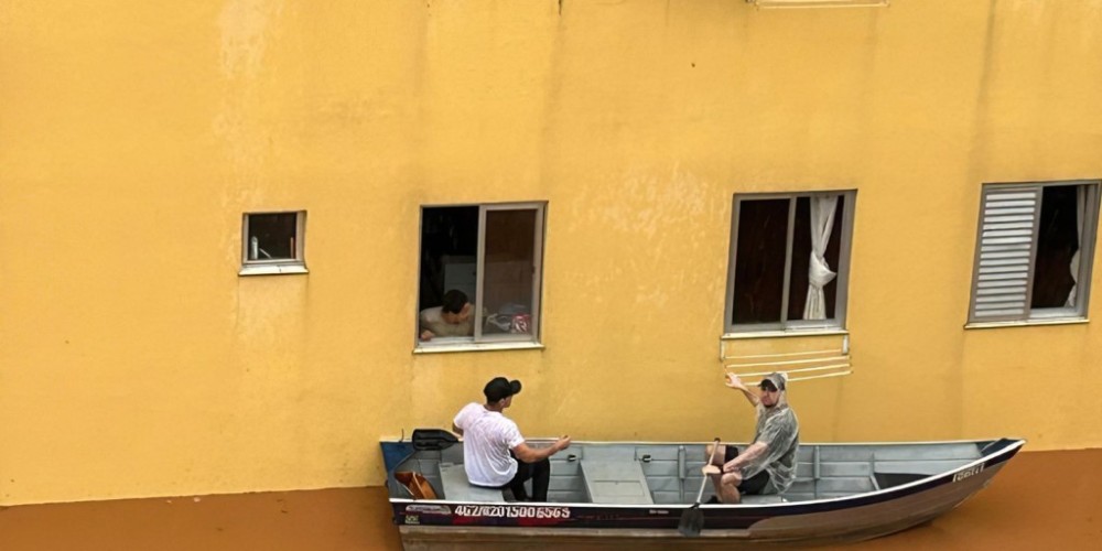 Morador de Canoas descreve fuga de alagamentos e diz que vive pesadelo