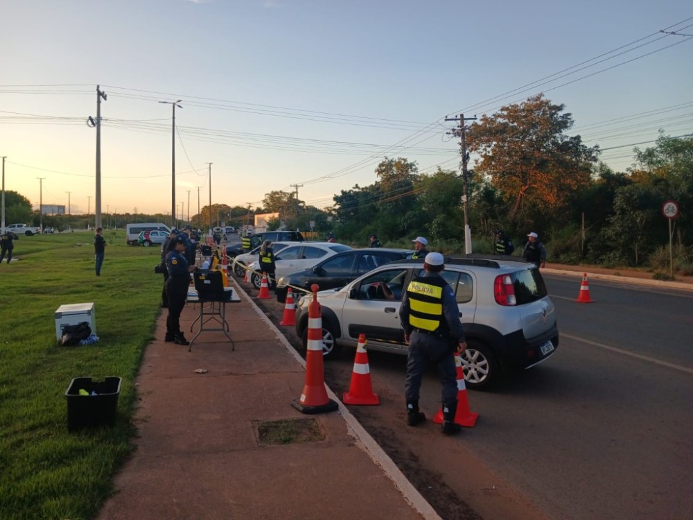 Operação Lei Seca resulta em 105 multas aplicadas e 62 veículos removidos