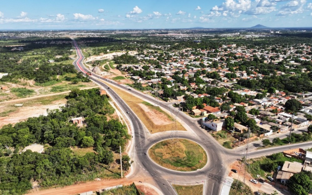 Picape S10, com carretinha, é usada para furto de grama da Avenida Contorno Leste; Prejuízo é de R$ 950 mil
