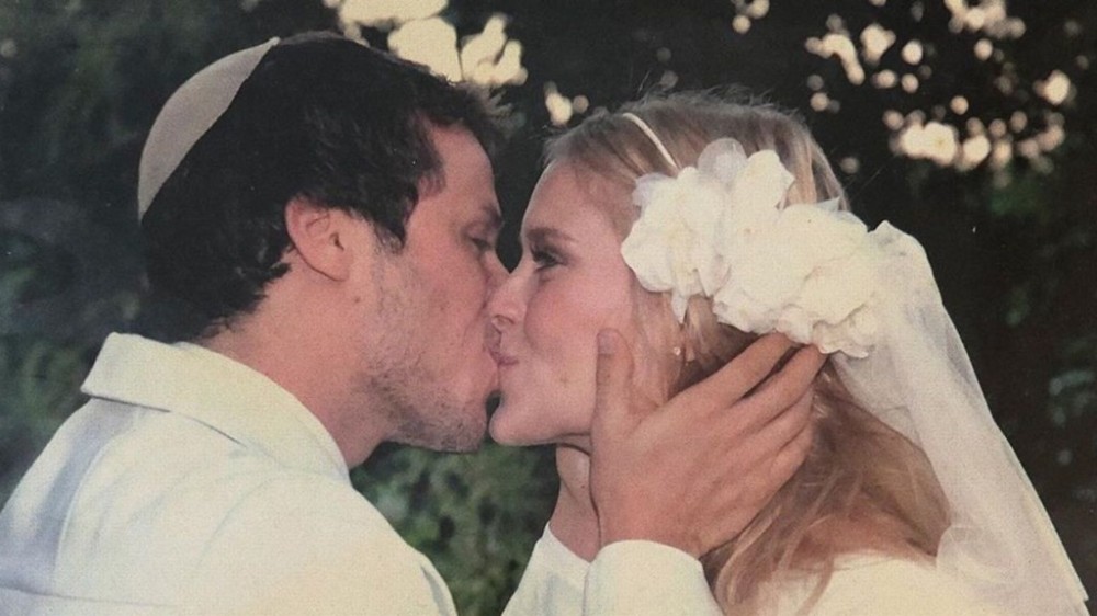 Carolina Dieckmann celebra 17 anos de casada e se declara ao marido: ‘Até além’
