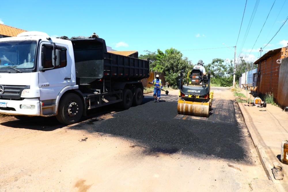 Secretaria de Obras atua no serviço de tapa buracos na região Sul