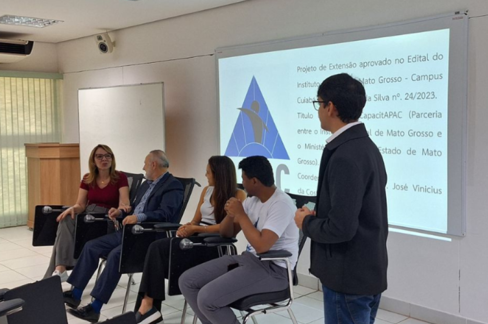 Curso de extensão capacita voluntários e interessados no método Apac 