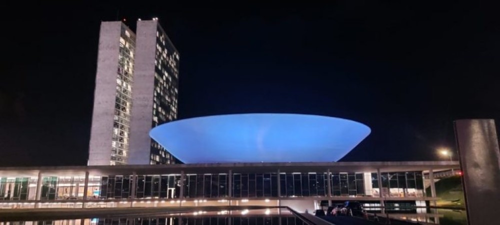 Iluminação azul na Câmara chama atenção para o Dia da Conscientização da Distonia