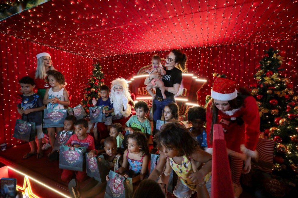 Primeira-dama de MT promove encanto natalino em bairros de Cuiabá com Natal Abençoado