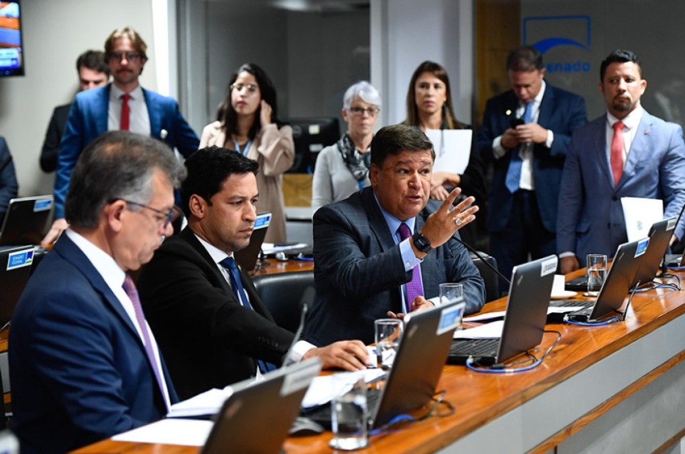 Votação de projetos que beneficiam micro e pequenas empresas é adiada