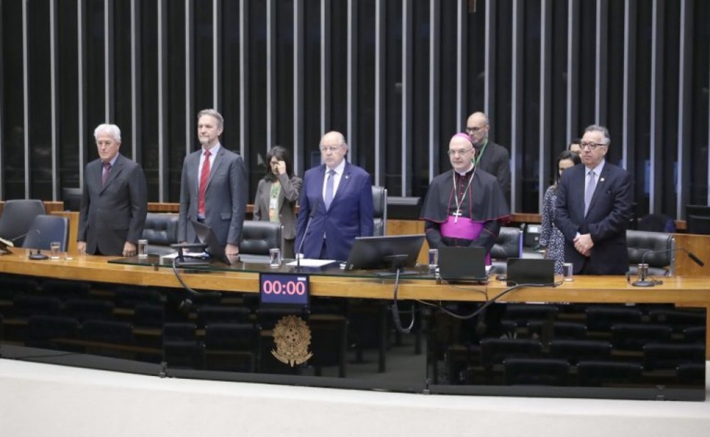 Sessão solene homenageia os 40 anos do movimento Diretas Já