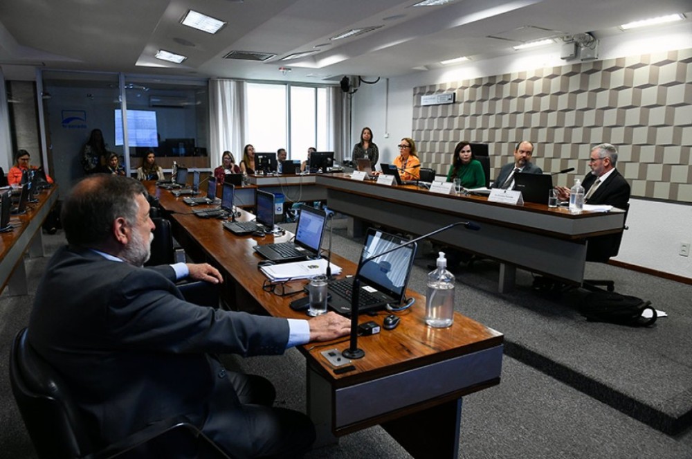 Debatedores apoiam decisão do TCU de suspender convênios do FNDE