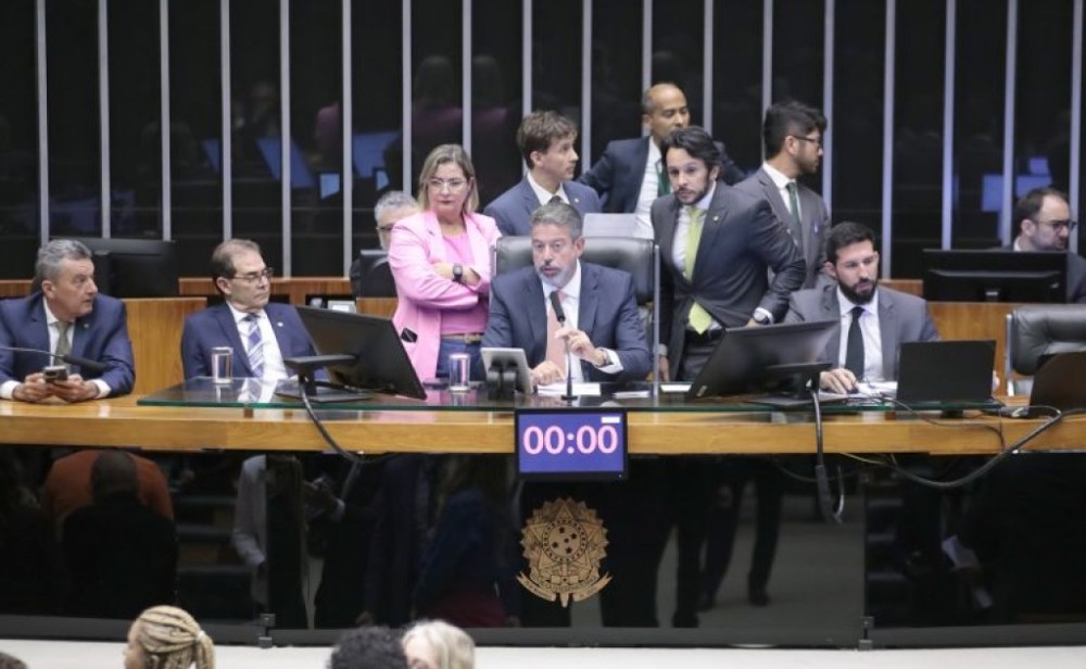 Câmara aprova criação de programa de geração de energia para beneficiários da tarifa social; acompanhe