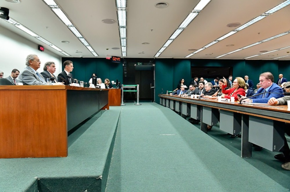 Comissão analisa mudar LDO de 2024 para beneficiar cidades gaúchas