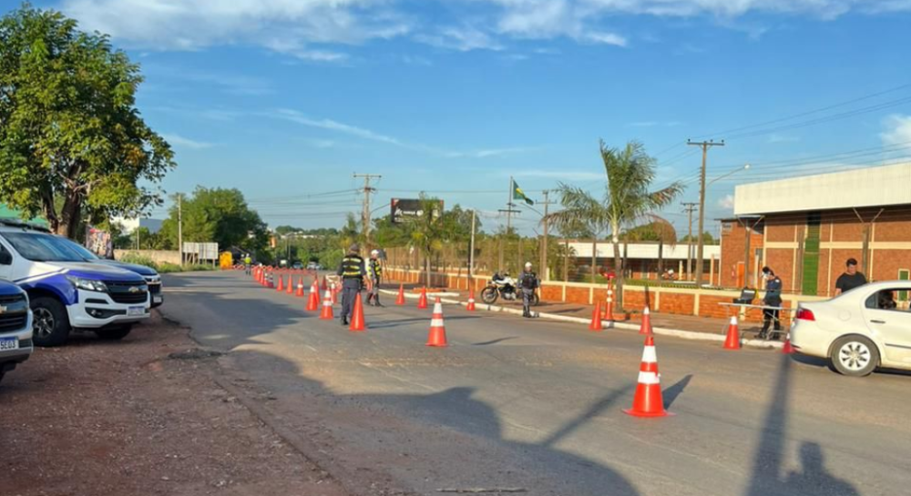 Fiscalização de trânsito resulta na prisão de cinco motoristas em Várzea Grande