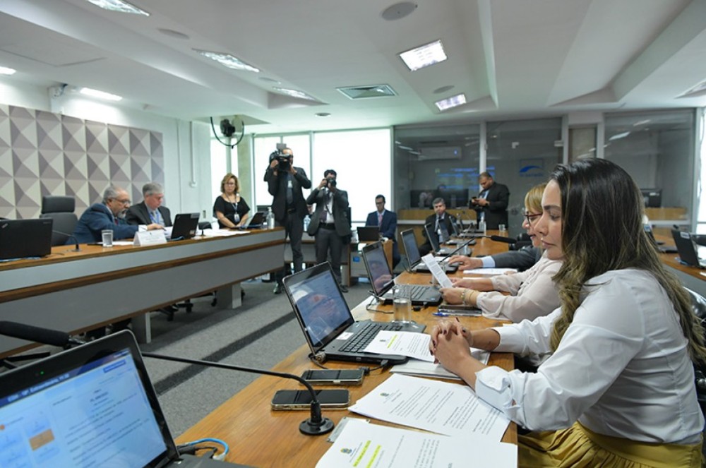 Comissão aprova projeto que protege criança de violência doméstica no exterior