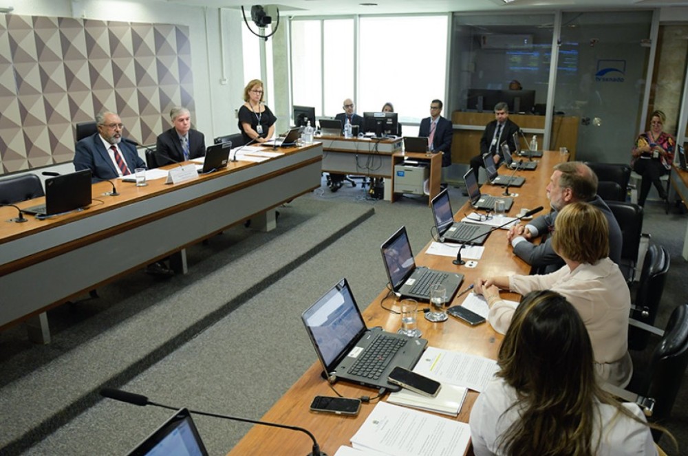 Avança restrição a empresas estrangeiras condenadas por trabalho escravo