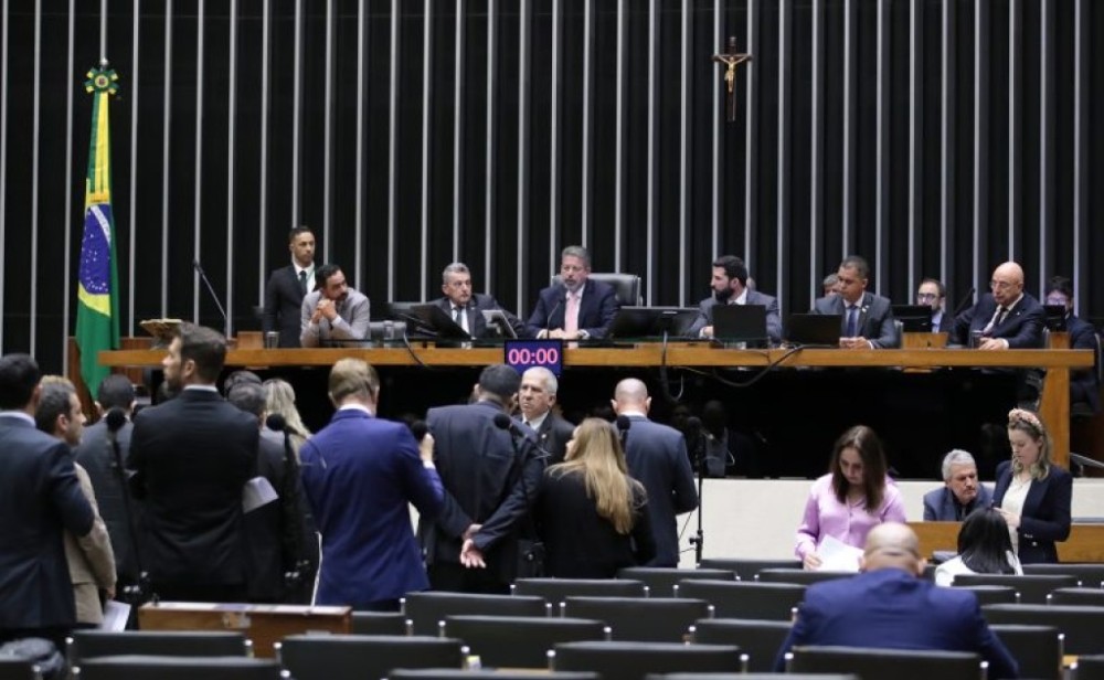 Câmara analisa projeto que exclui a silvicultura do rol de atividades poluidoras; acompanhe