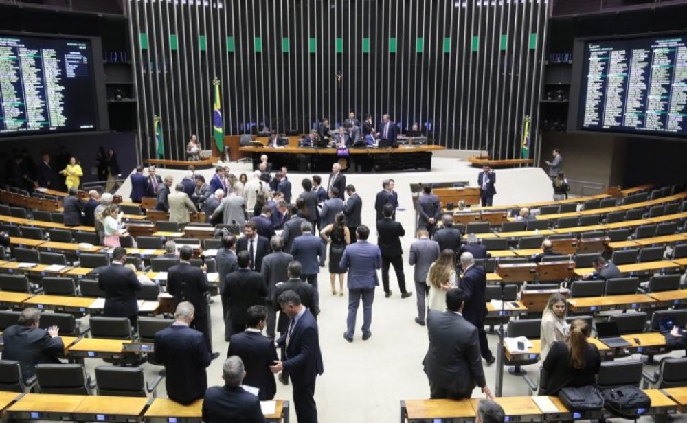 Câmara aprova exclusão de silvicultura do rol de atividades poluidoras; acompanhe