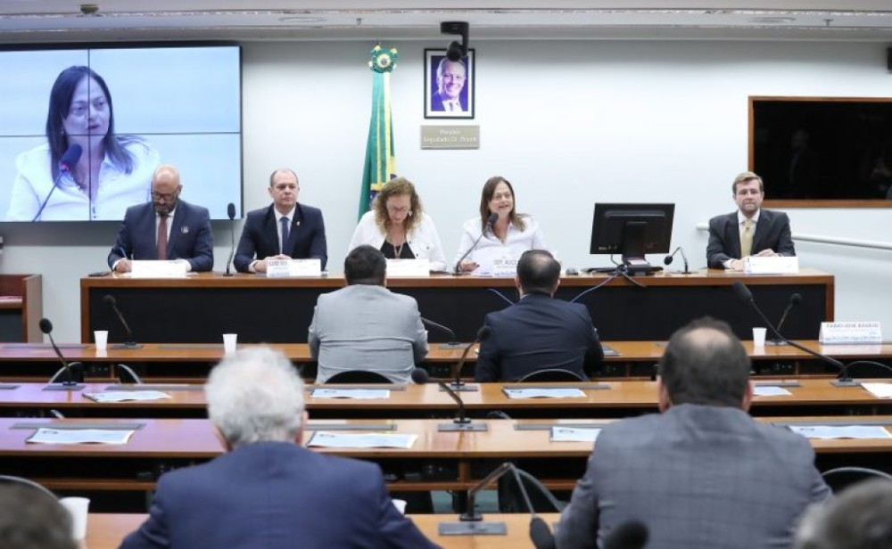 Consumidores defendem volta da bula impressa em todos os medicamentos