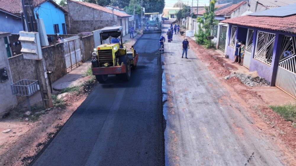 Prefeitura de Cuiabá realiza obra de asfaltamento no Jardim Industriário 2 e beneficia cerca de 3 mil pessoas