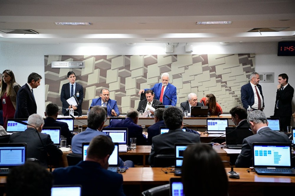 CAE debate aumento de 66% na emissão de títulos públicos no exterior