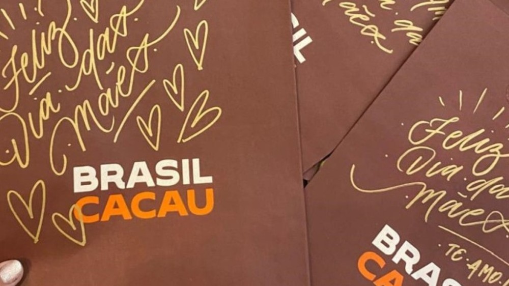 Brasil Cacau oferece personalização com lettering para presentes de Dia das Mães
