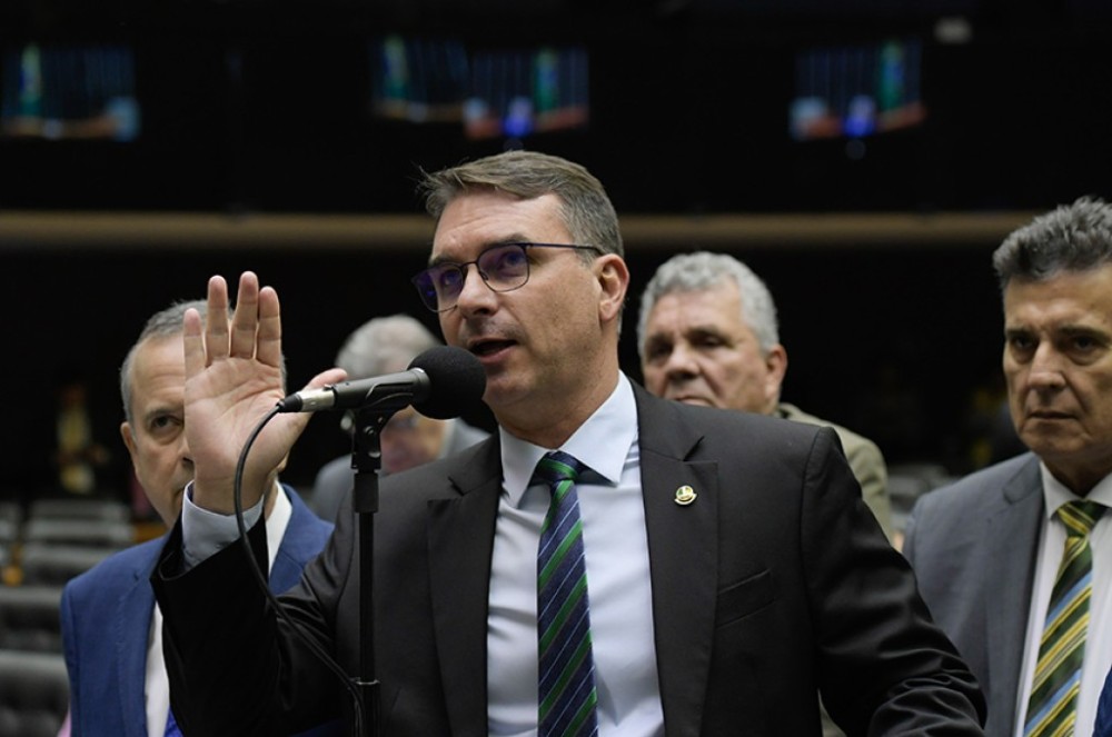 Congresso aprova mais tempo para troca da liderança da Minoria