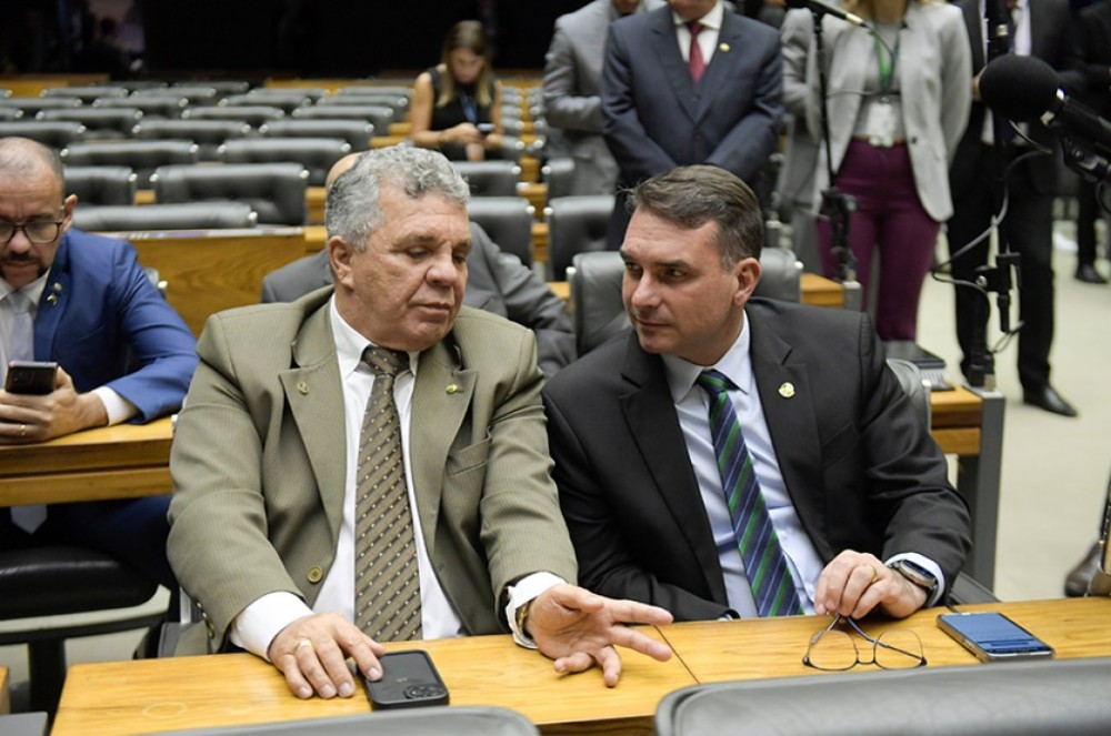 Parlamentares resgatam auxílio-moradia para PMs e bombeiros do DF