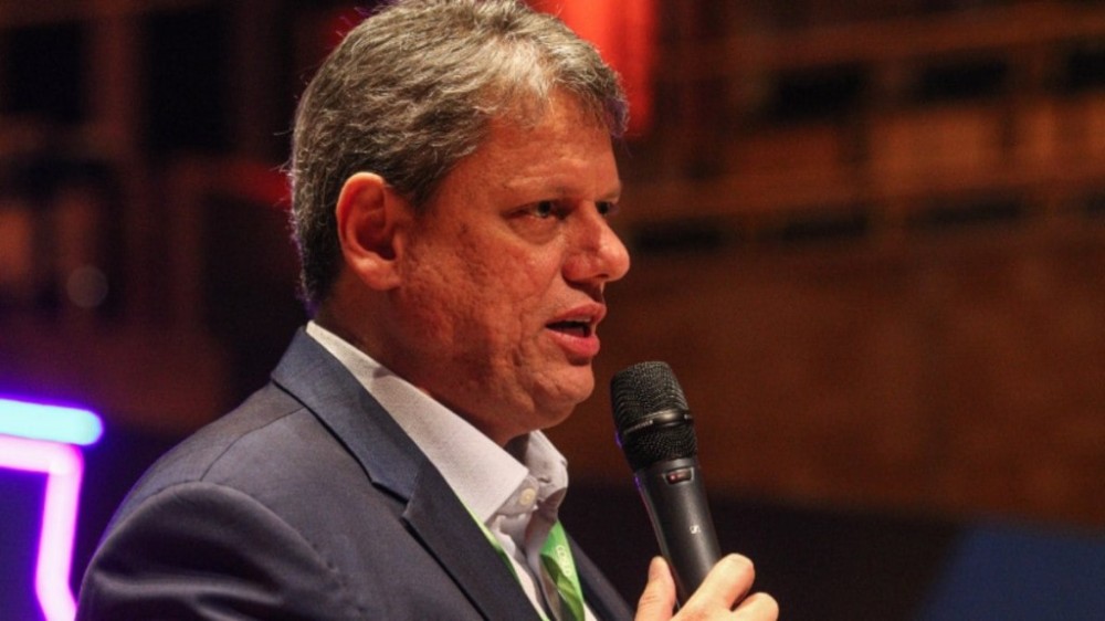 Vídeo do MBL em apostila aumenta polêmicas de Tarcísio na Educação