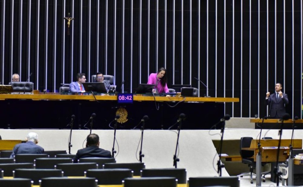 Câmara analisa pedidos de urgência para projetos de lei; acompanhe