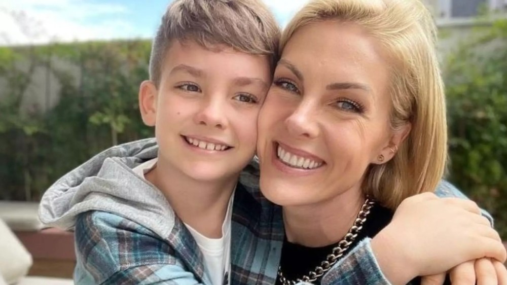 No dia das mães, Ana Hickmann se declara ao filho, Alezinho: ‘Melhor presente’