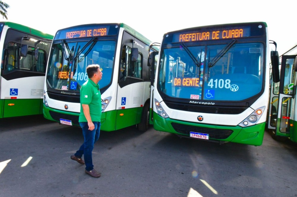 Prefeito Emanuel Pinheiro entrega 13 ônibus zero quilômetro; sem aumento de tarifa, frota chega a 79% de veículos climatizados