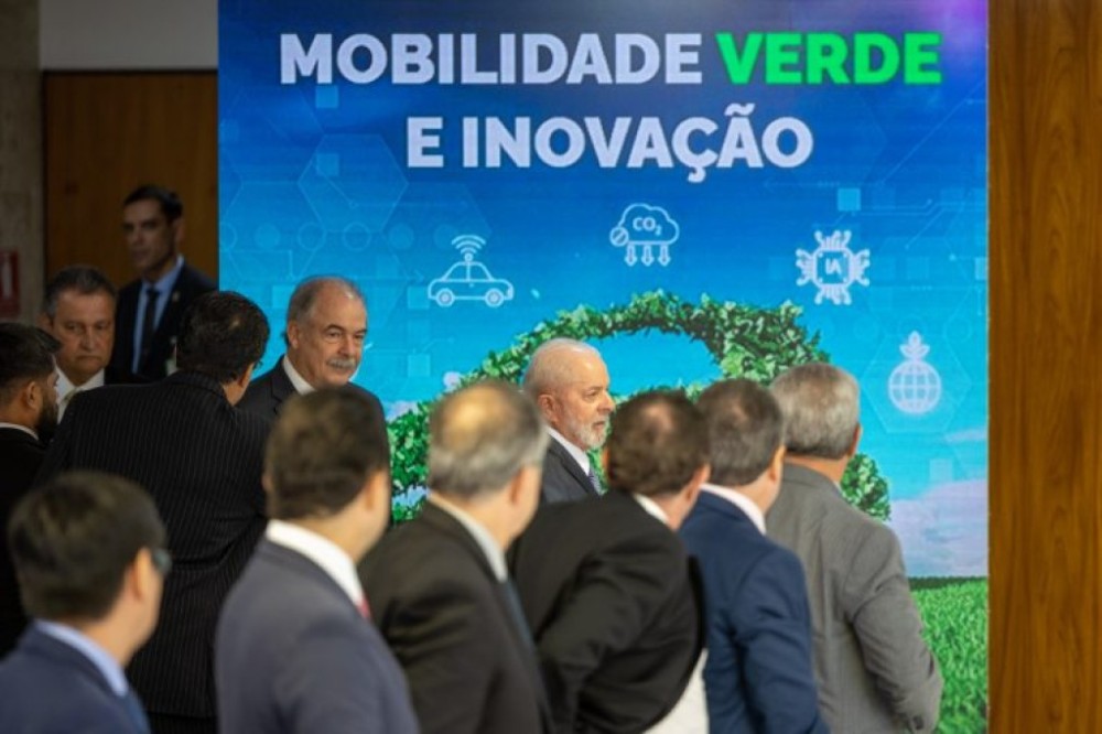 Proposta cria programa com incentivos para descarbonizar produção de veículos