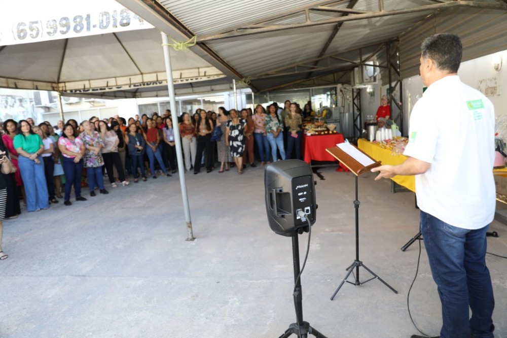 Evento reúne prefeito, gestores e servidores na Secretaria Municipal de Saúde para celebrar o Dia das Mães