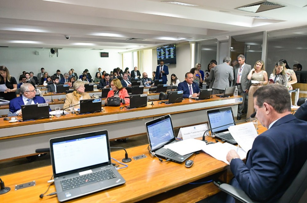 CAE aprova criação de programa de inclusão digital na educação básica