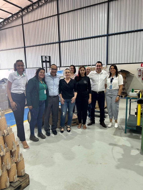 Magistrada do Grupo de Monitoramento do Sistema Carcerário visita fábrica em presídio feminino