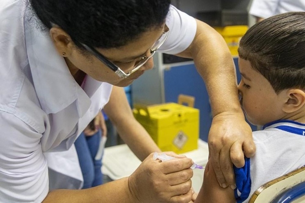 Saúde e Educação se mobilizam para imunizar todas as crianças, pais precisam autorizar