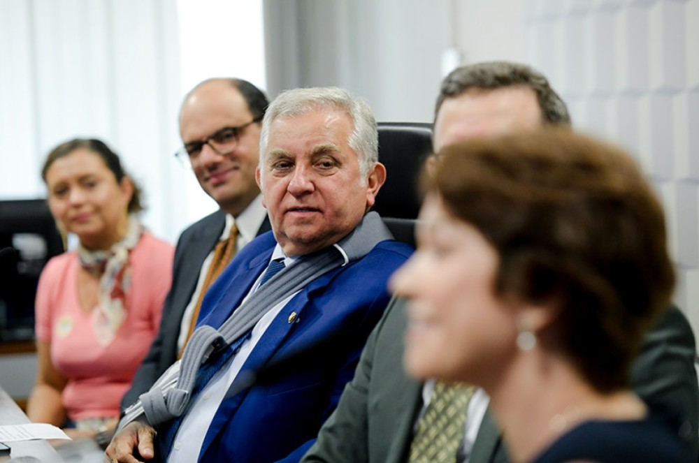 Debatedores defendem inclusão de educação financeira no ensino básico