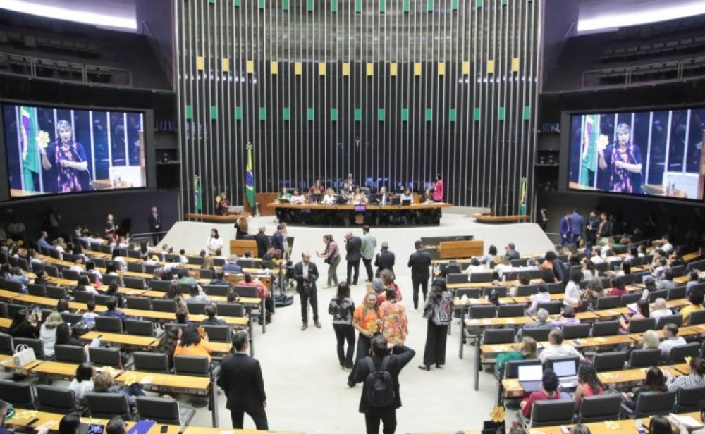 Educação é a melhor forma de combater violência sexual contra crianças e adolescentes, defendem debatedoras