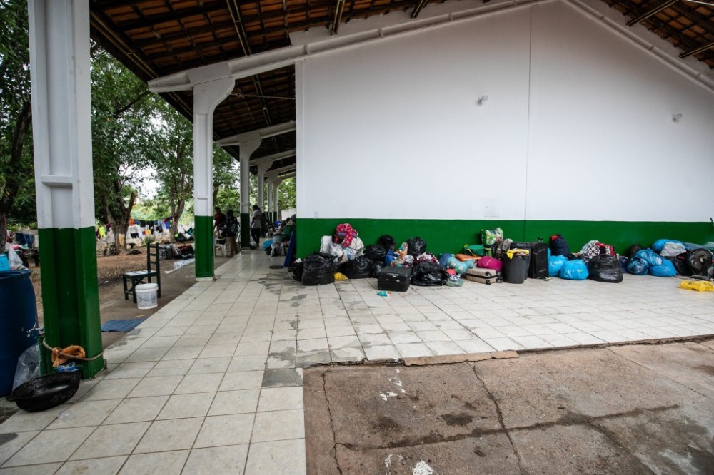 Prefeitura de Cuiabá realiza transferência emergencial de famílias indígenas venezuelanas da etnia Warao para Unidade de Acolhimento