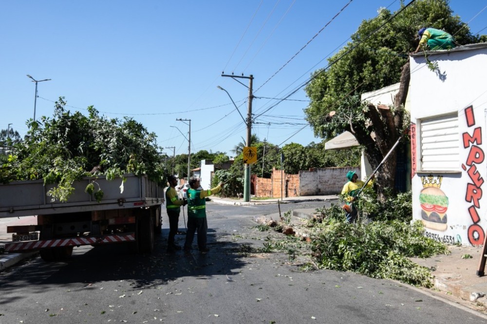 Mutirão de limpeza da Limpurb atende onze pontos de Cuiabá nesta quarta-feira (15)